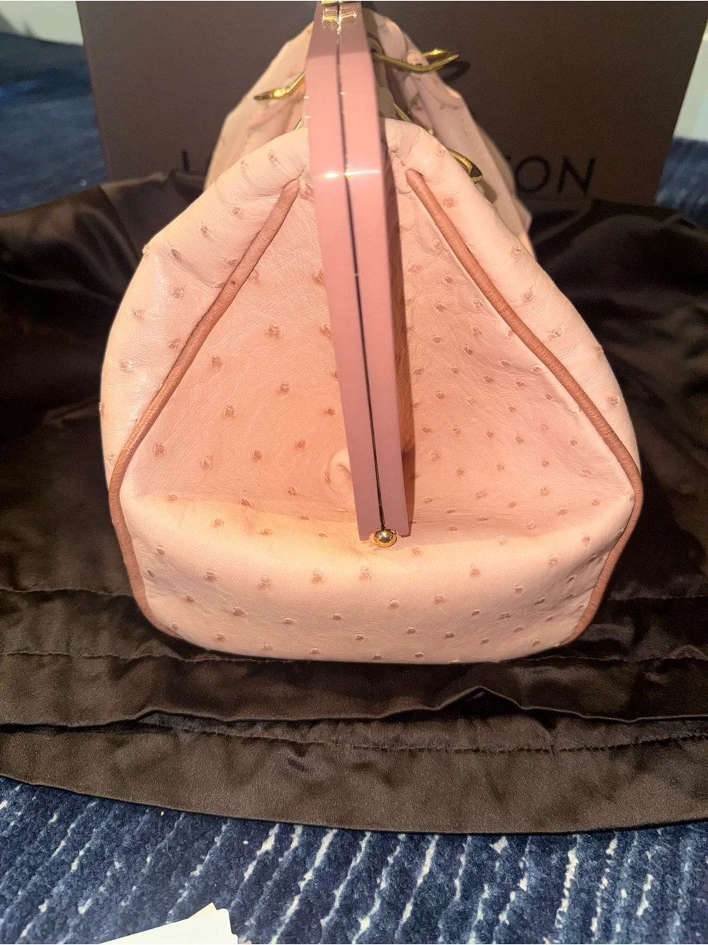 Louis Vuitton Pink Speedy Ostrich-Textured Top Handle Bag. Incredibly rare. - Picture 15 of 15